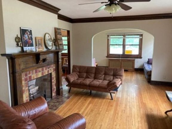2nd image of 1304 Greenwood Ave