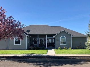 10701 Emily Dr, Island City, OR 97850