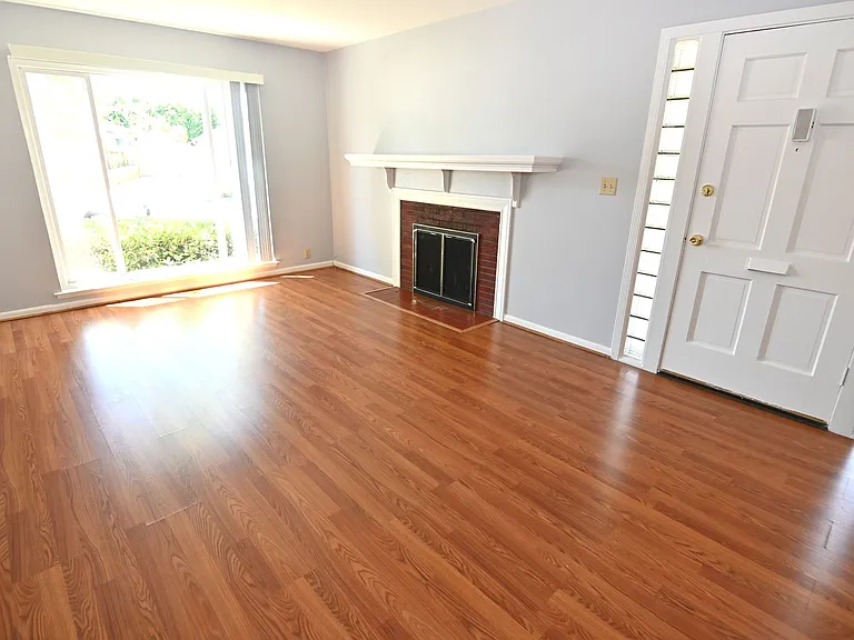 2466 Beechwood Ave — Photo 4