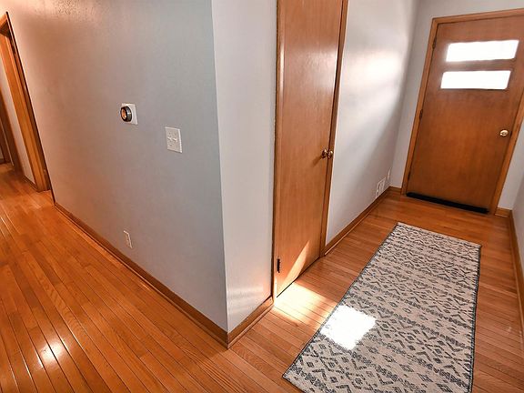 3rd image of 1224 Woodridge Pl