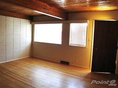 4th image of 2430 Dahlia Ln