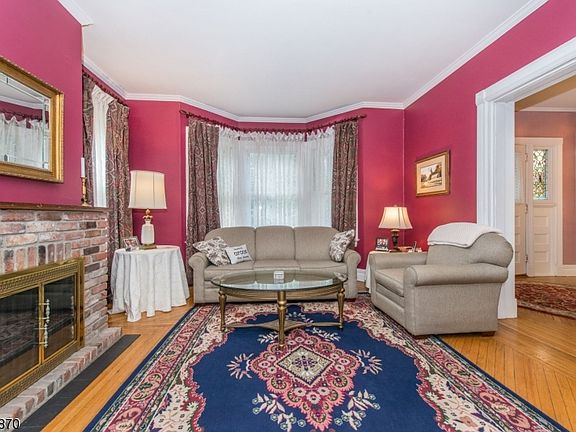 5th image of 36 Hillside Ave