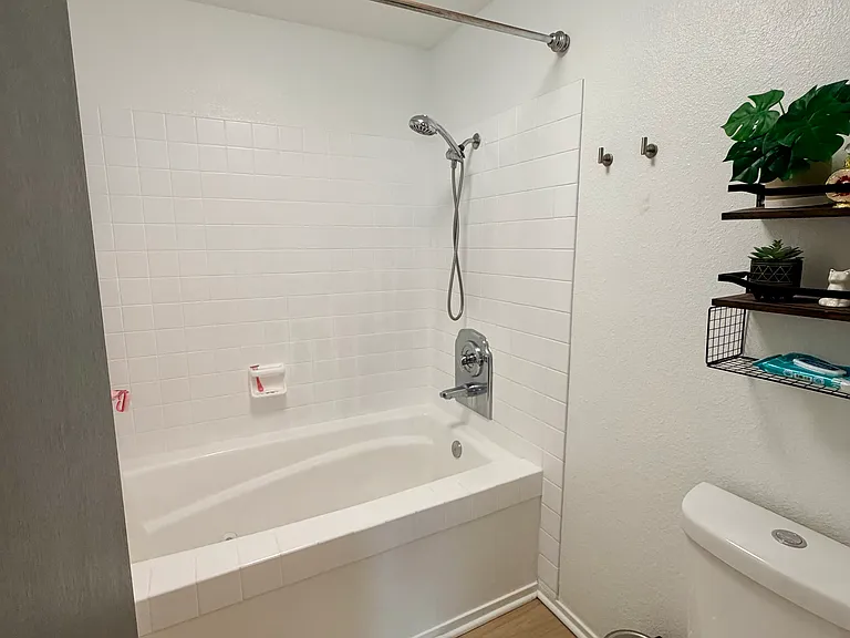 1300 S Monaco Pkwy #K — Photo 8
