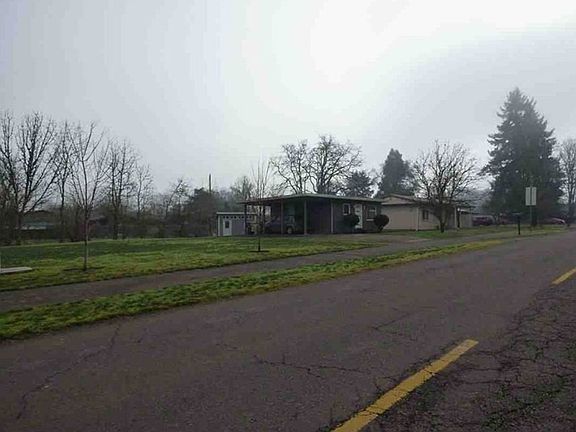 Exterior Neighborhood (street photo)