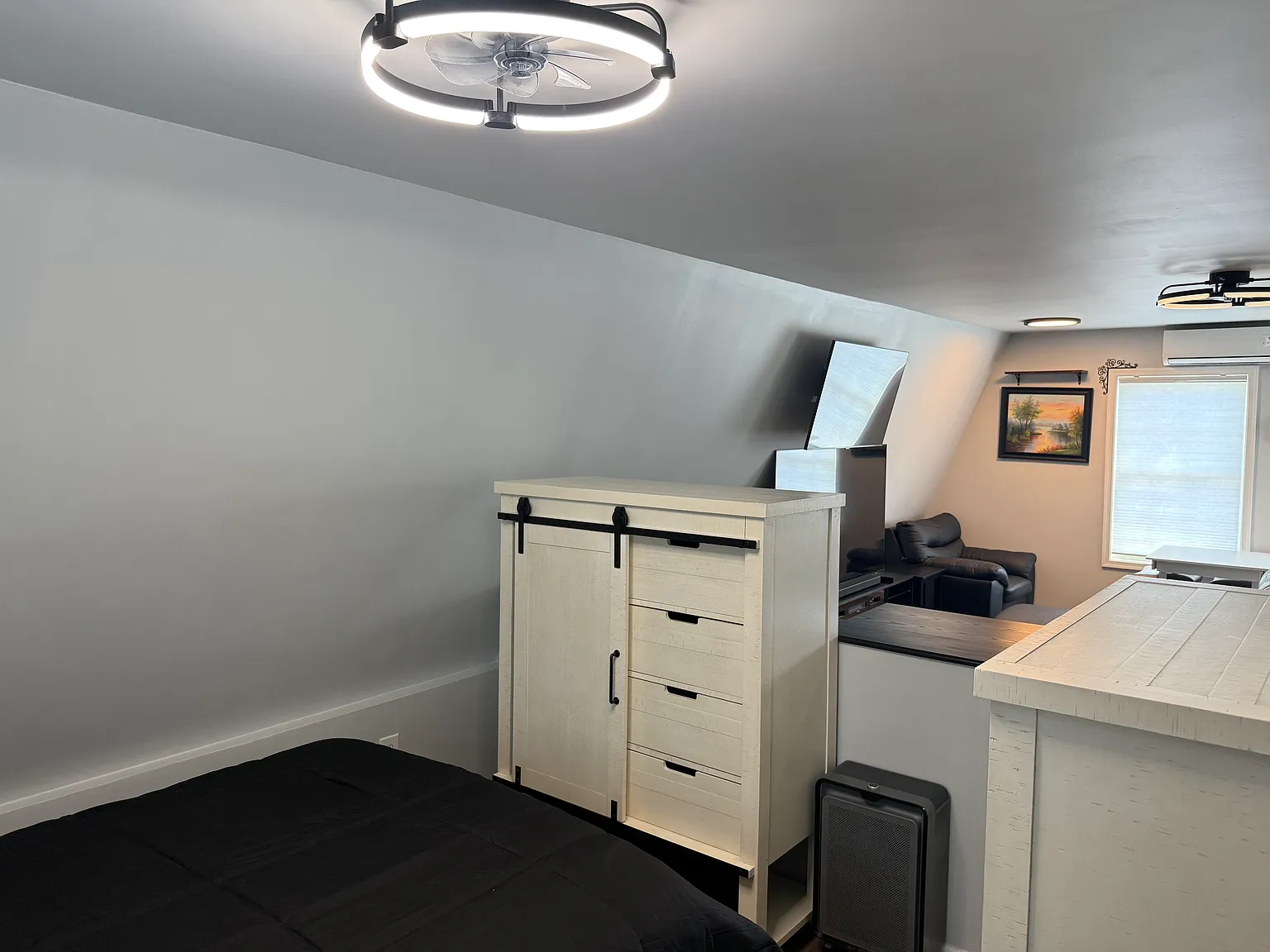 Modern Detached (ADU) Efficiency Apartment — Photo 3