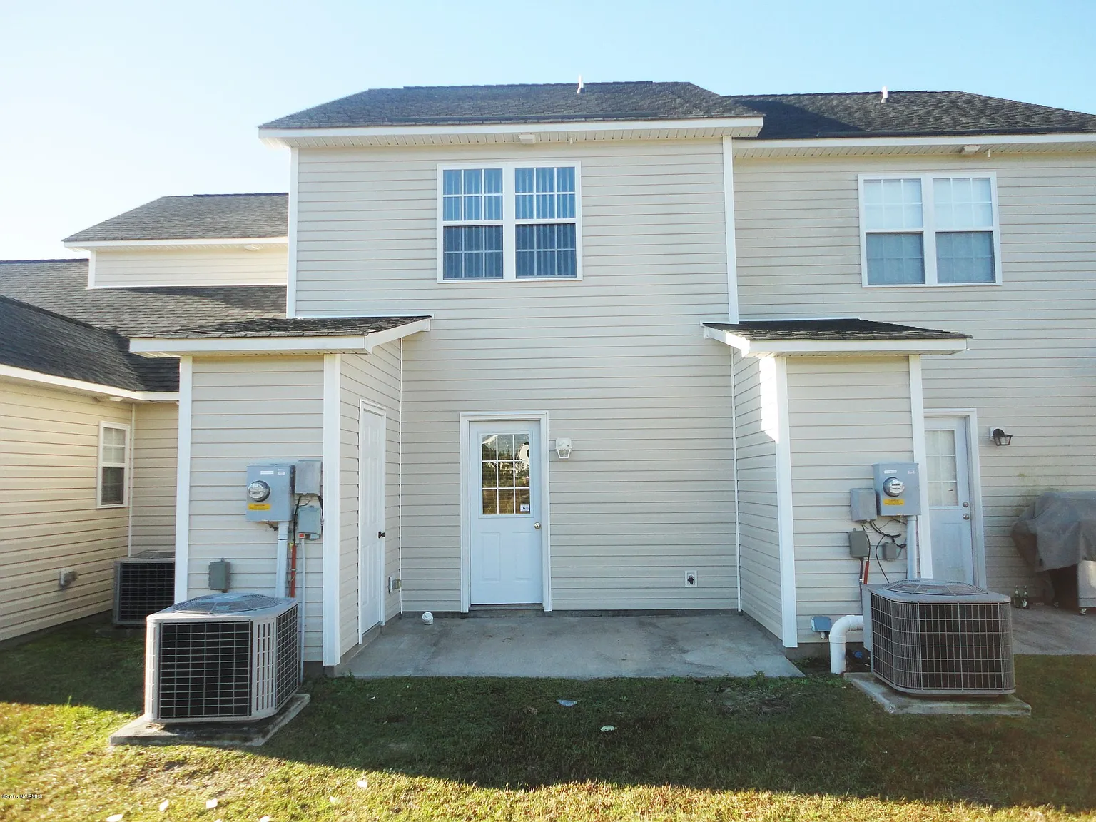 2 bed, 1.5 bath, $1,250 — Photo 2