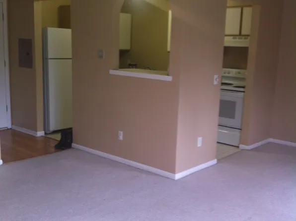 32005 W Twelve Mile Rd Unit 212-107-1, Farmington Hills, MI 48334