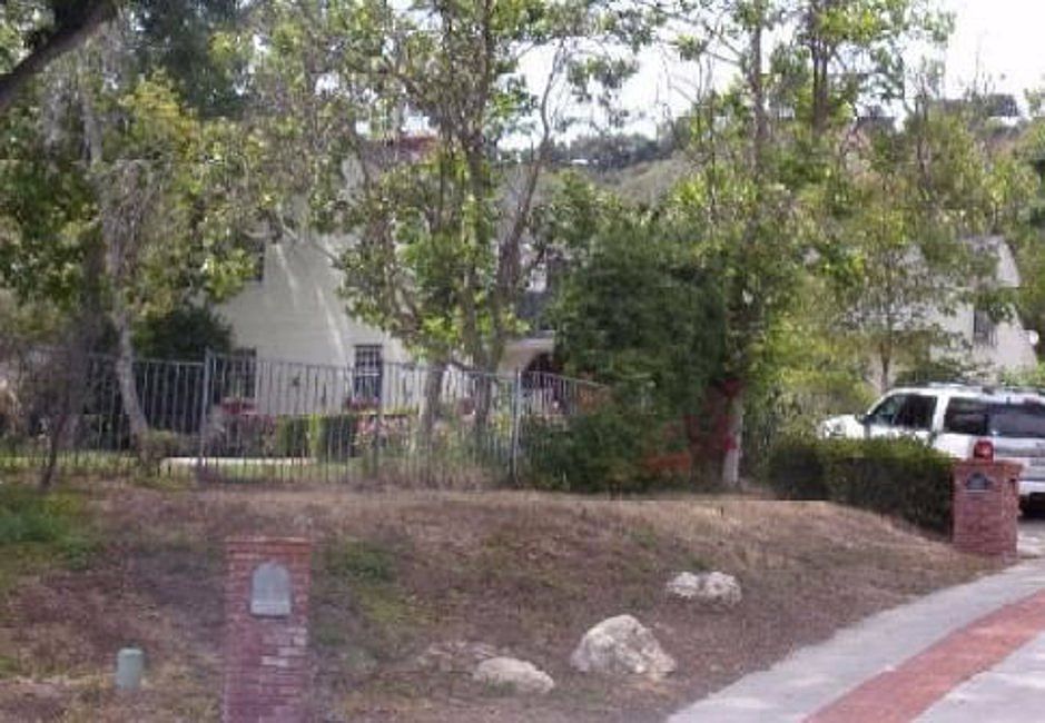 1st image of 2889 N Los Fresnos Cir