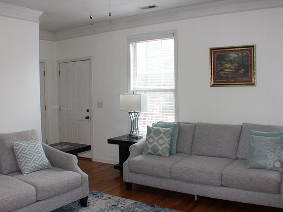 4th image of 2501 Cloister Ln