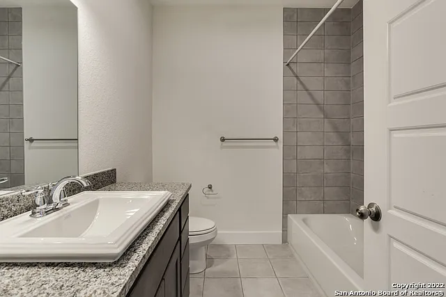 206 Topaz #1502 — Photo 9