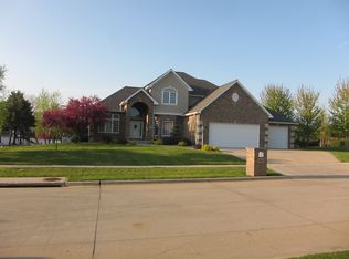 1924 Kitty Hawk Dr, Waterloo, IA 50701