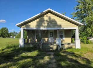 905 McClintock Ave, Johnston City, IL 62951