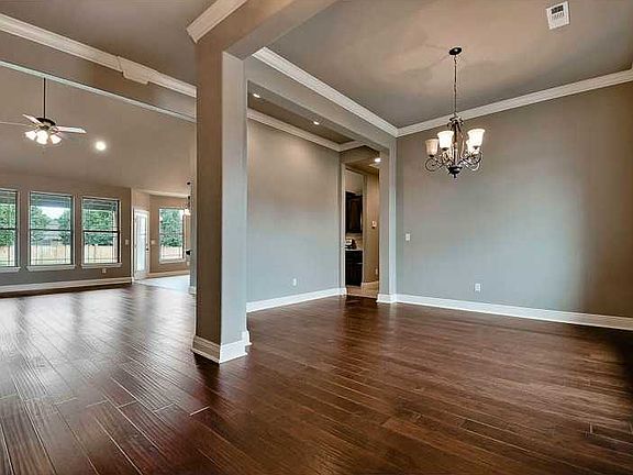 3rd image of 281 Vineyard Ave