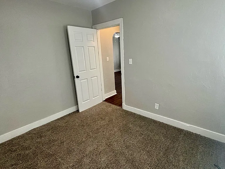 1547 Longfield Ave — Photo 10