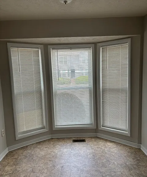 1009 Hempstede Dr — Photo 4