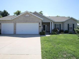 76 Annebriar Dr, Maryville, IL