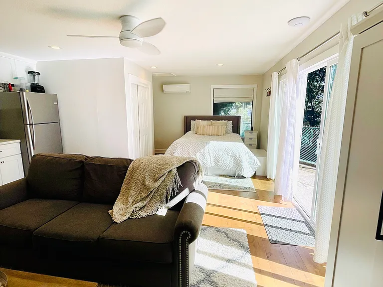 Montair Dr — Photo 14