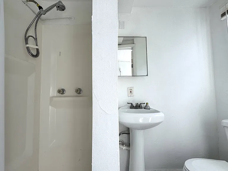 419-421 N Wild Olive Ave #6 — Photo 4