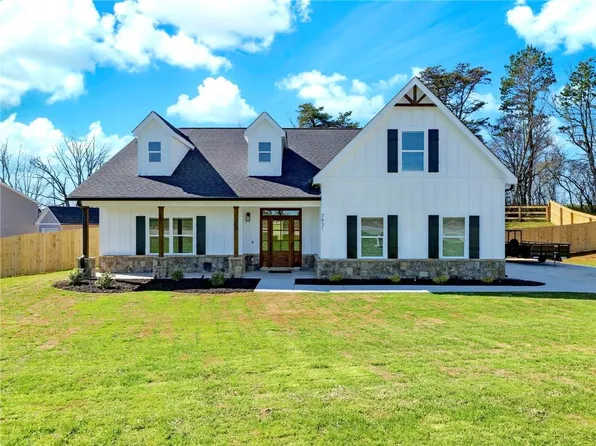 7931 Lula Rd, Lula, GA 30554