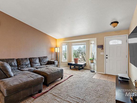 2nd image of 4576 S Carbine Ave