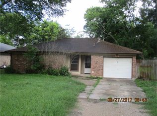 725 E Plum St, Angleton, TX 77515