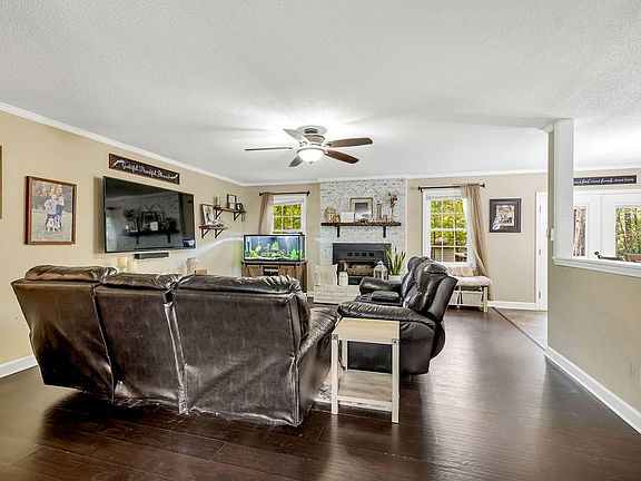 3rd image of 305 Lawton St