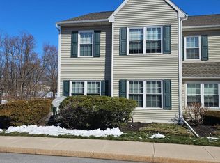 17 Horseshoe Dr, Douglassville, PA 19518