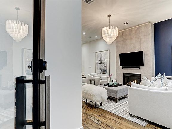 Welcome to first floor living! Very sought after in the heart of the city.