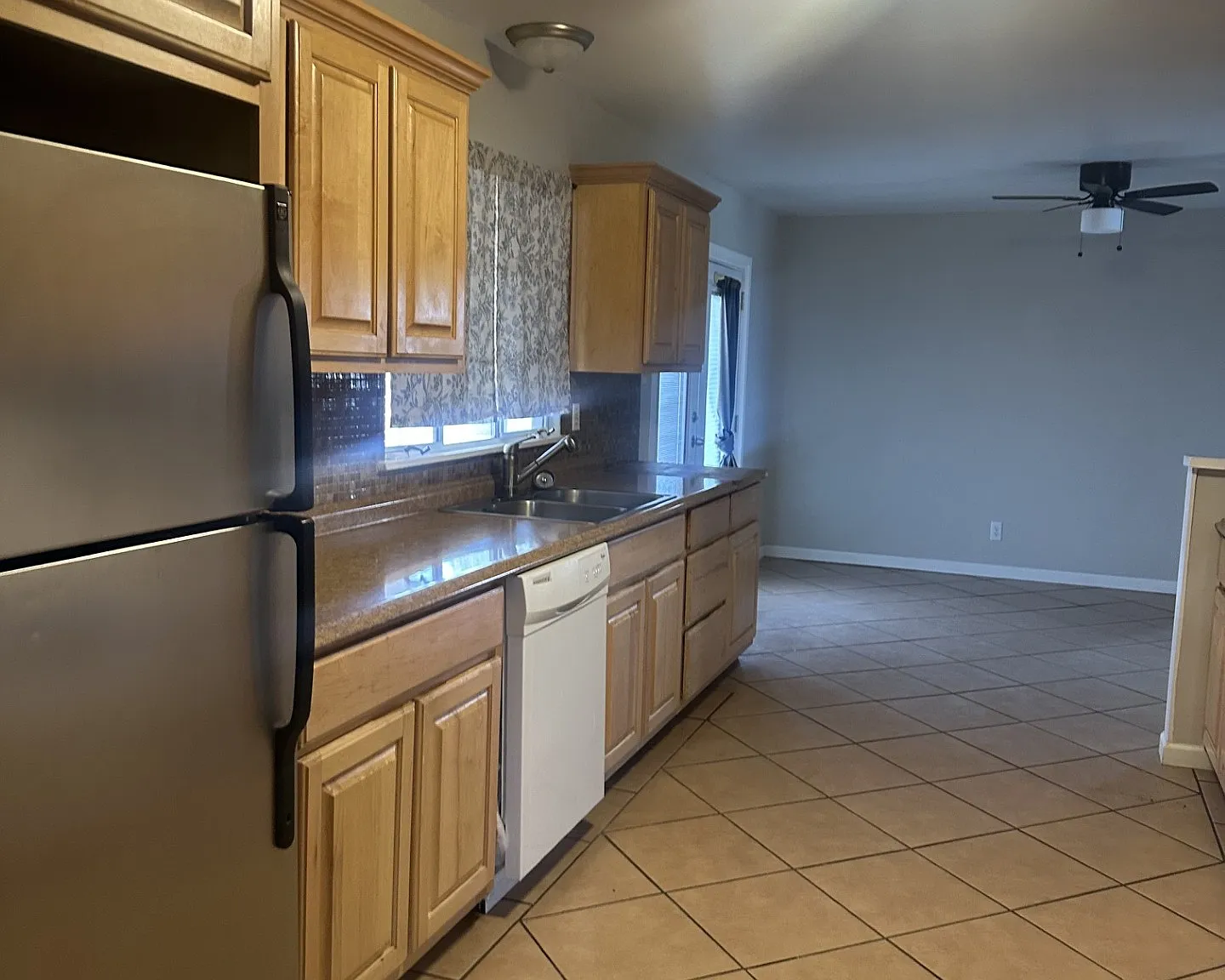 3 bed, 1507 sqft, $1,975 — Photo 4