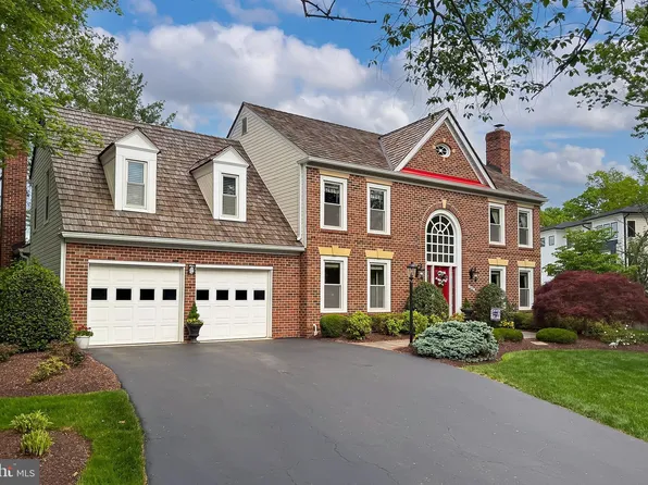 12921 Oak Lawn Pl, Herndon, VA 20171