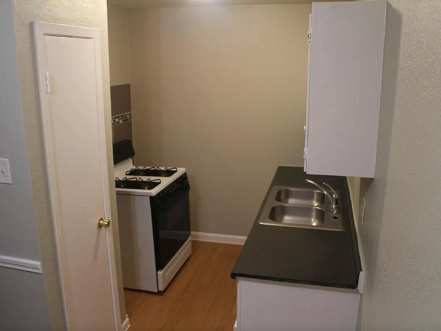 223 Kelsey Ave — Photo 2
