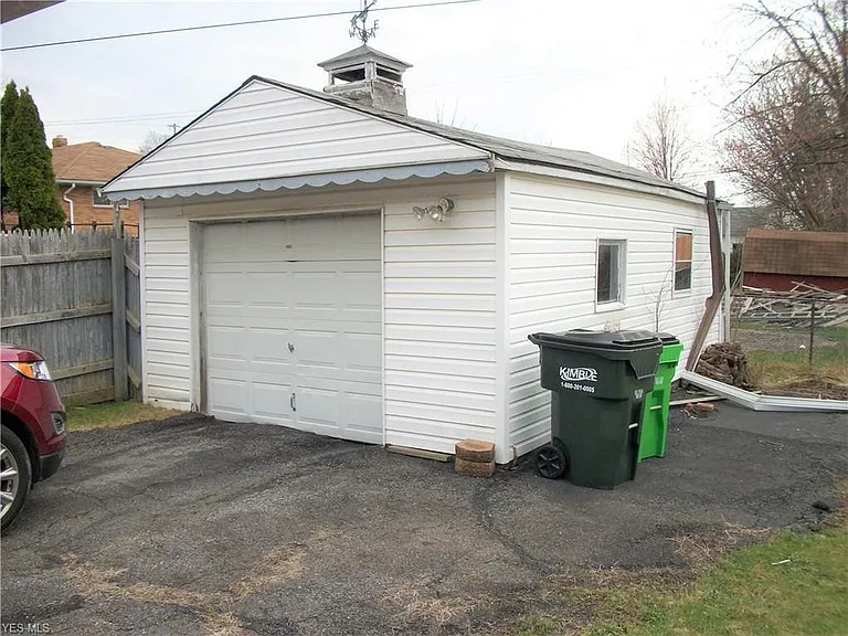 366 Avery Ave — Photo 10