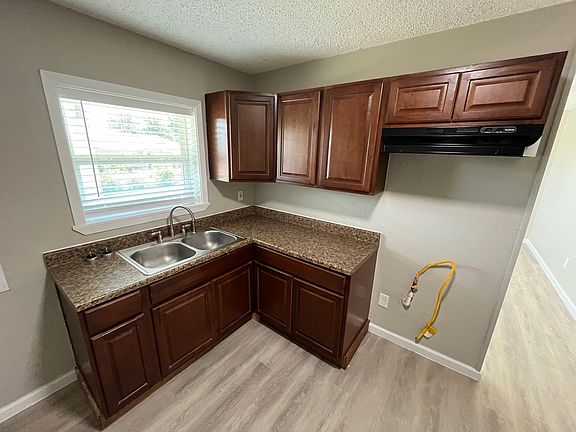 4th image of 1705 Burke Dr