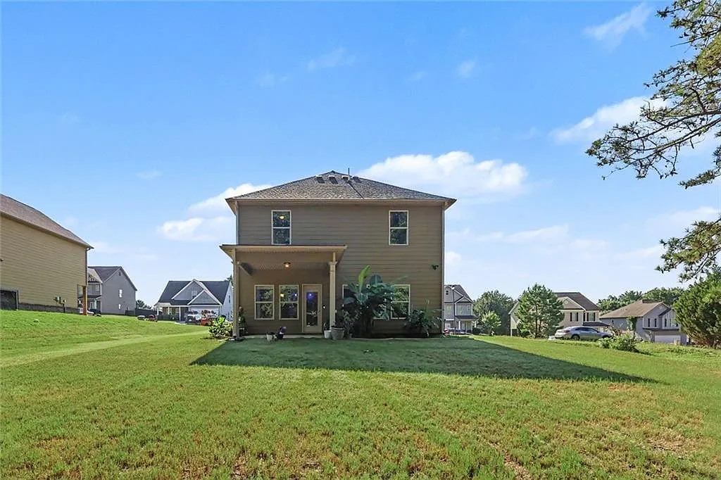 4 bed, 2.5 bath, 2120 sqft, $2,200 — Photo 4