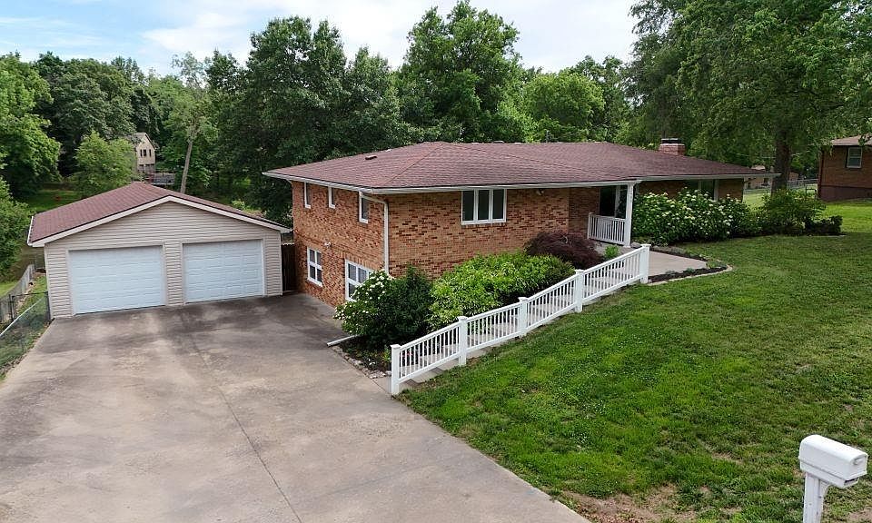 1st image of 3900 E Hills Dr