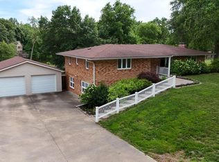 3900 E Hills Dr, Saint Joseph, MO 64503