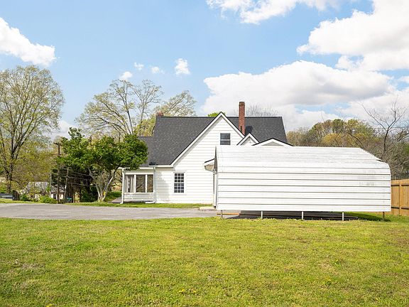 5th image of 161 Magnolia St