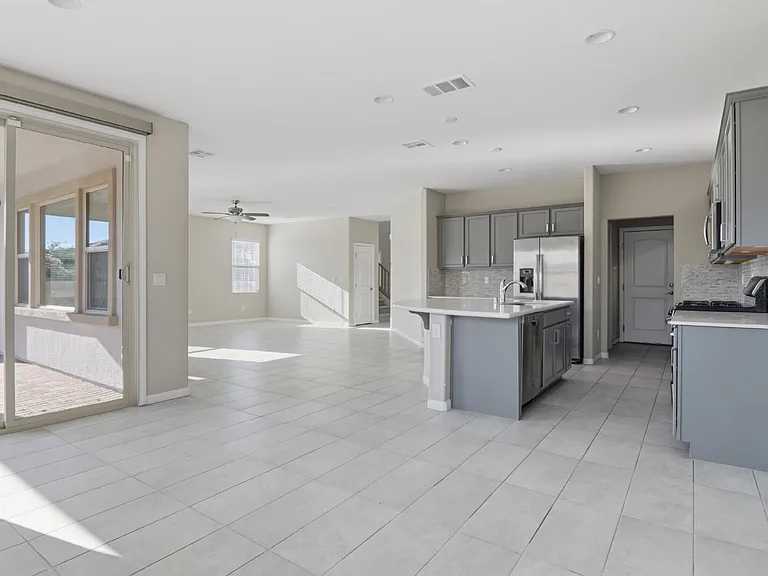 3158 Molinos Dr — Photo 17