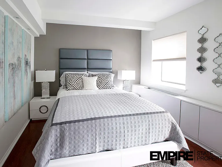 150 W 51st St #2102 — Photo 13