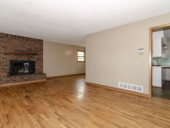 3rd image of 1204 Highland Dr