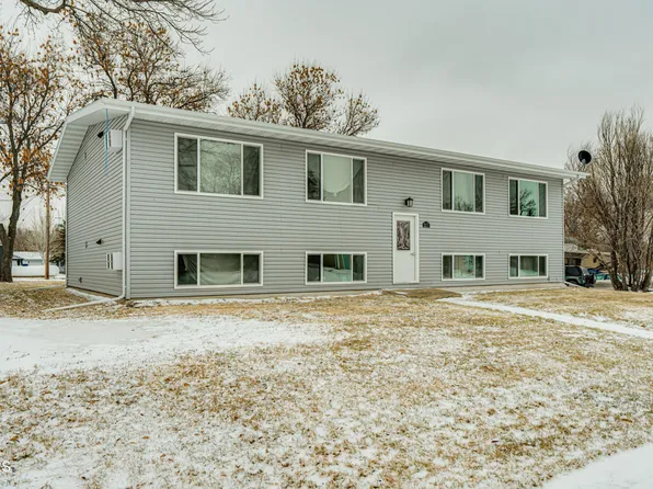 217 Lakota Ave, Center, ND 58530