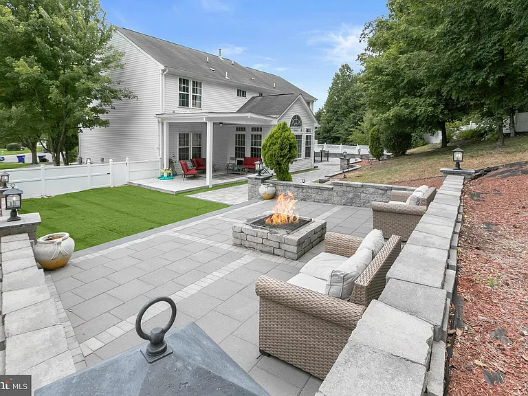7202 Exbury Ct — Photo 59