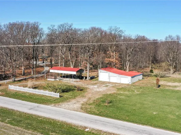 14342 Spillway Rd, Girard, IL 62640
