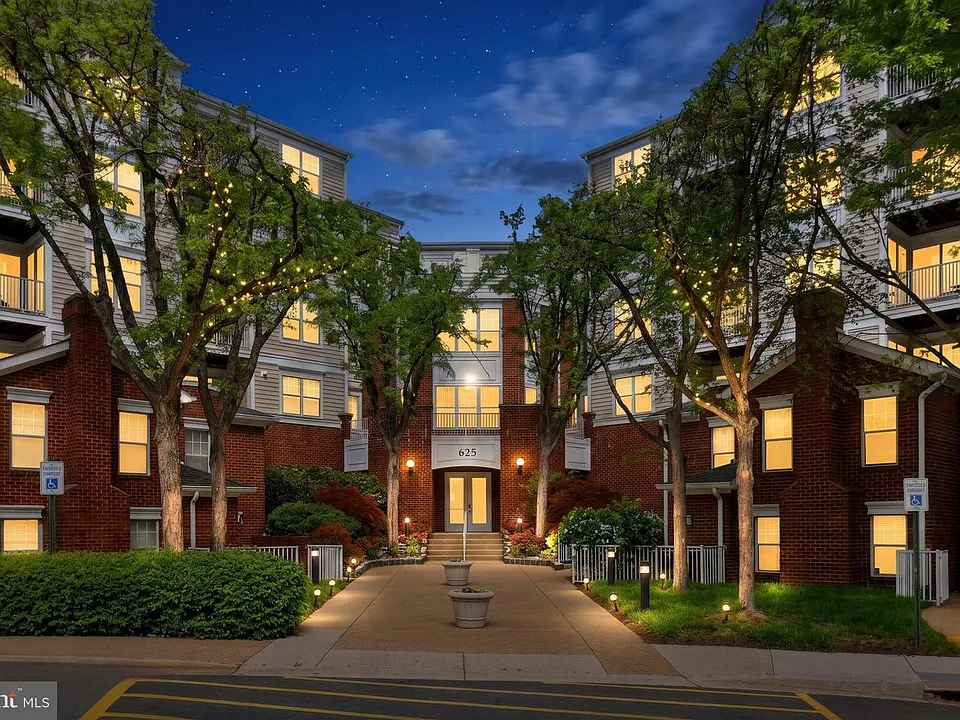 1625 International Dr #316