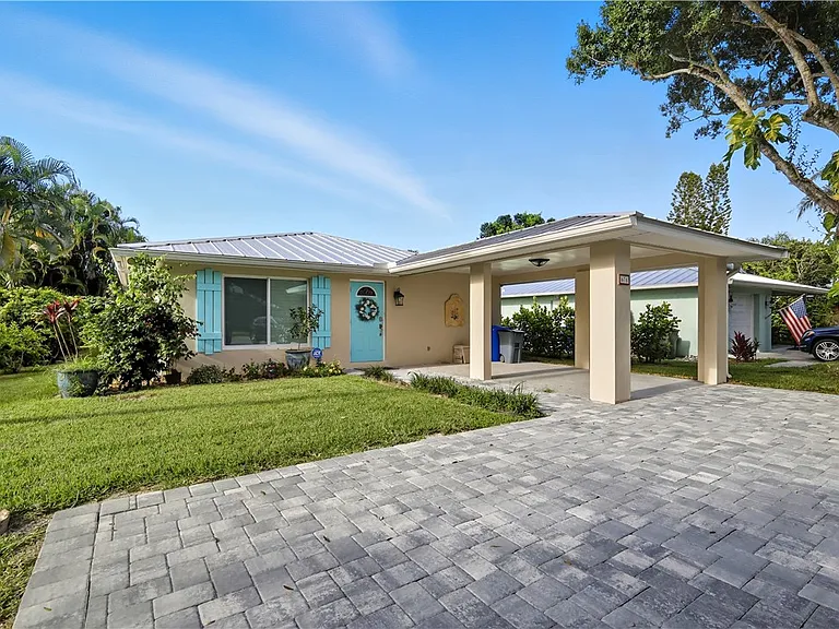 676 Royal Palm Pl — Photo 19