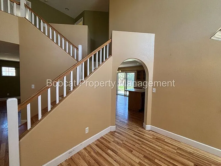 1477 Ridge Point Dr — Photo 4