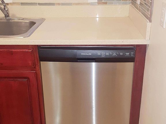 4th image of 2527 46th St APT 2R