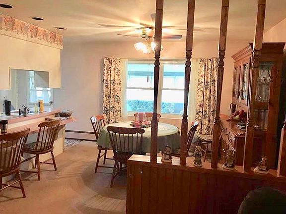 Dining room & breakfast bar