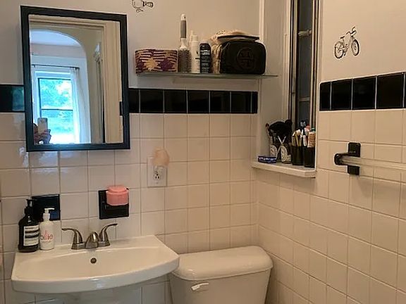 5th image of 21 Bank St APT 2f
