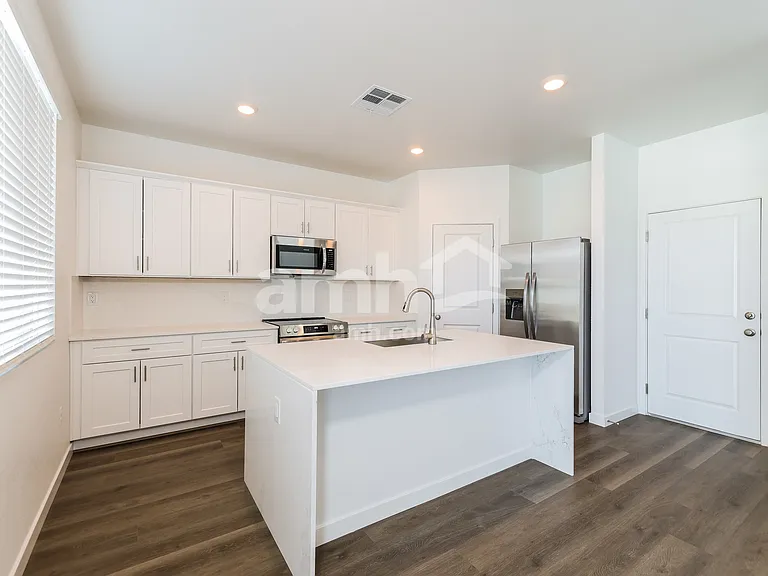 2332 Devin Ave — Photo 4